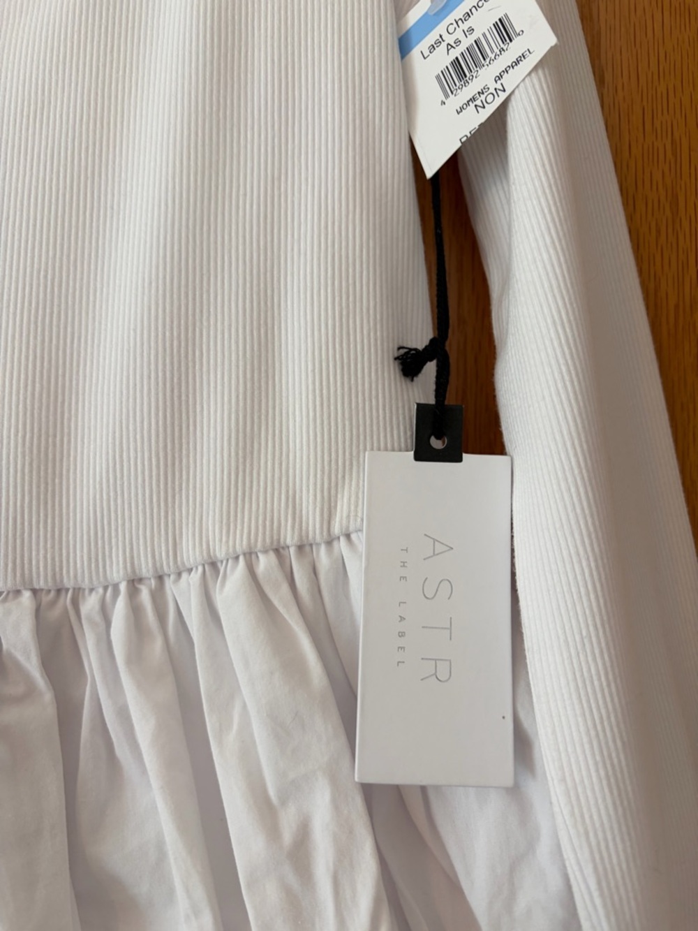#554 Astr NWT Beautiful White Ruffle-Hem Long Sleeve Scoop Top - Picture 4 of 7